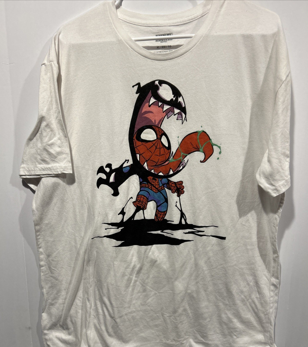Marvel Spider-Man Venom Symbiote Skottie Young Venomized 2018 Shirt XL